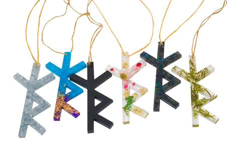 Image of Safe Travels Protection Bindrune Talisman – Hand-Poured Resin