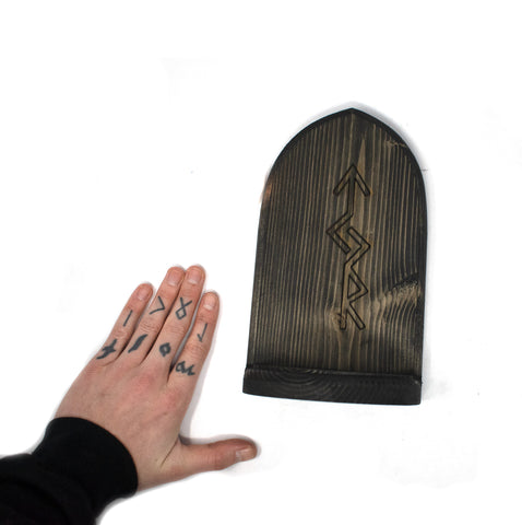 Image of Tyr bindrune altar