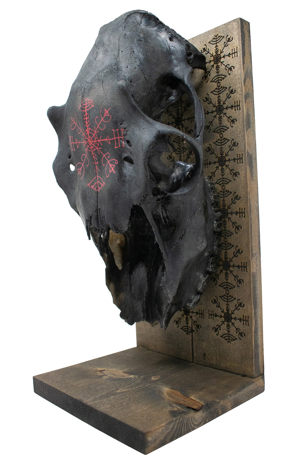 Veldismagn Blackened Elk Skull Altar