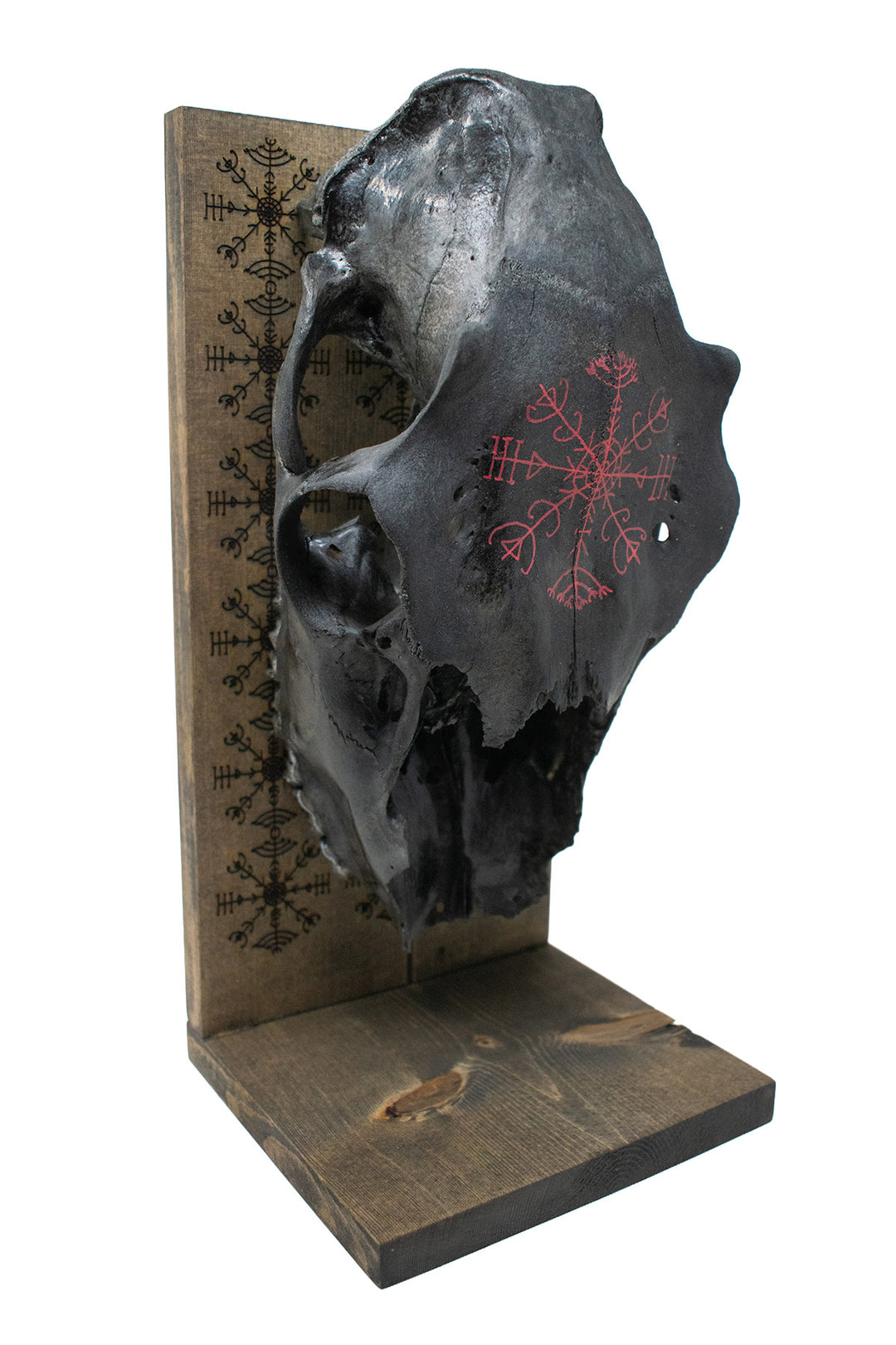 Veldismagn Blackened Elk Skull Altar