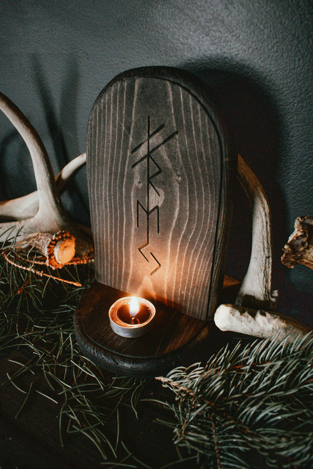 Freya bindrune altar